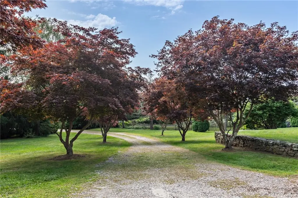 4059 Main Road Tiverton RI 02878