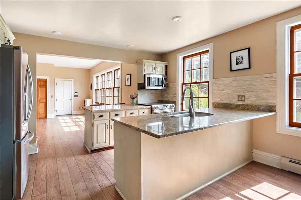 4059 Main Road Tiverton RI 02878