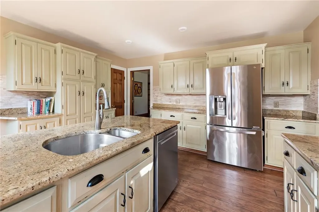 4059 Main Road Tiverton RI 02878