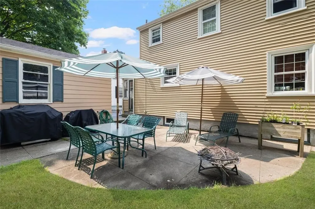 2036 Cranston Street Cranston RI 02920