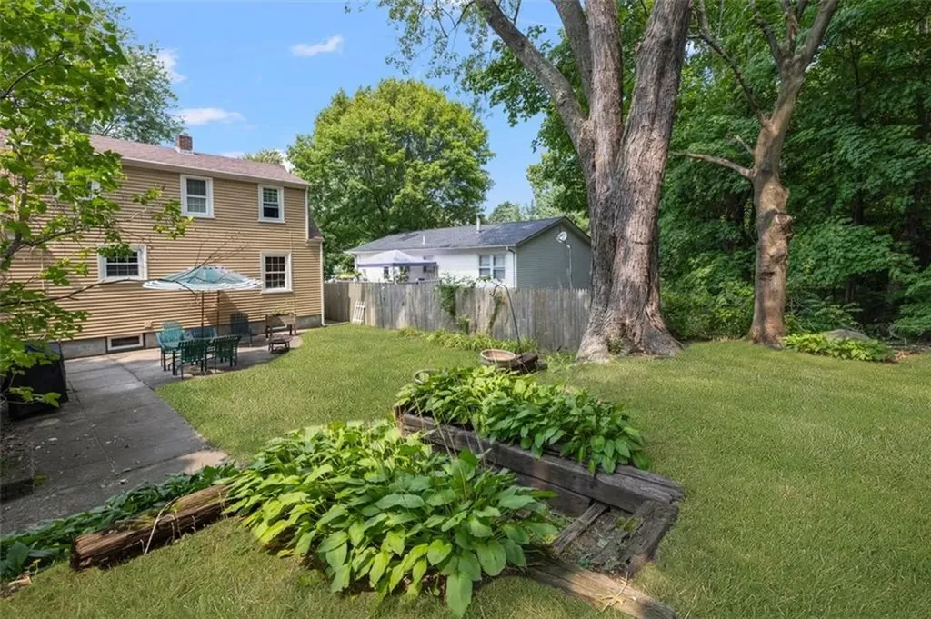 2036 Cranston Street Cranston RI 02920