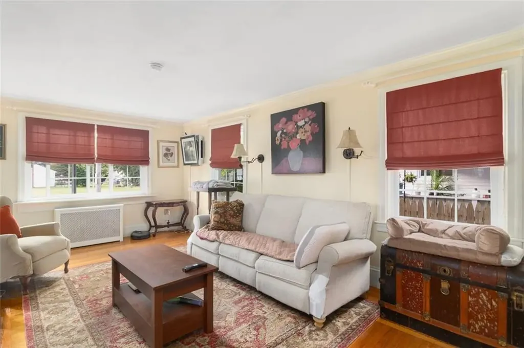2036 Cranston Street Cranston RI 02920