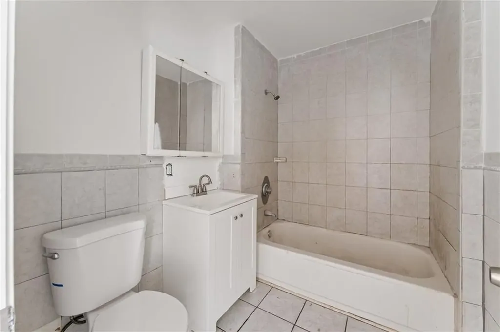 129 Rebekah Street Woonsocket RI 02895