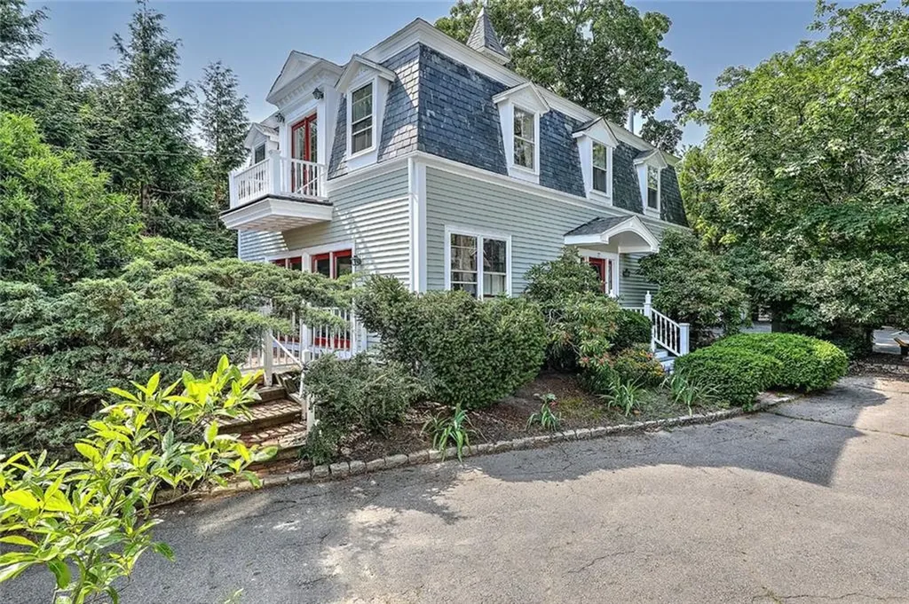 27 Young Orchard Avenue Providence RI 02906