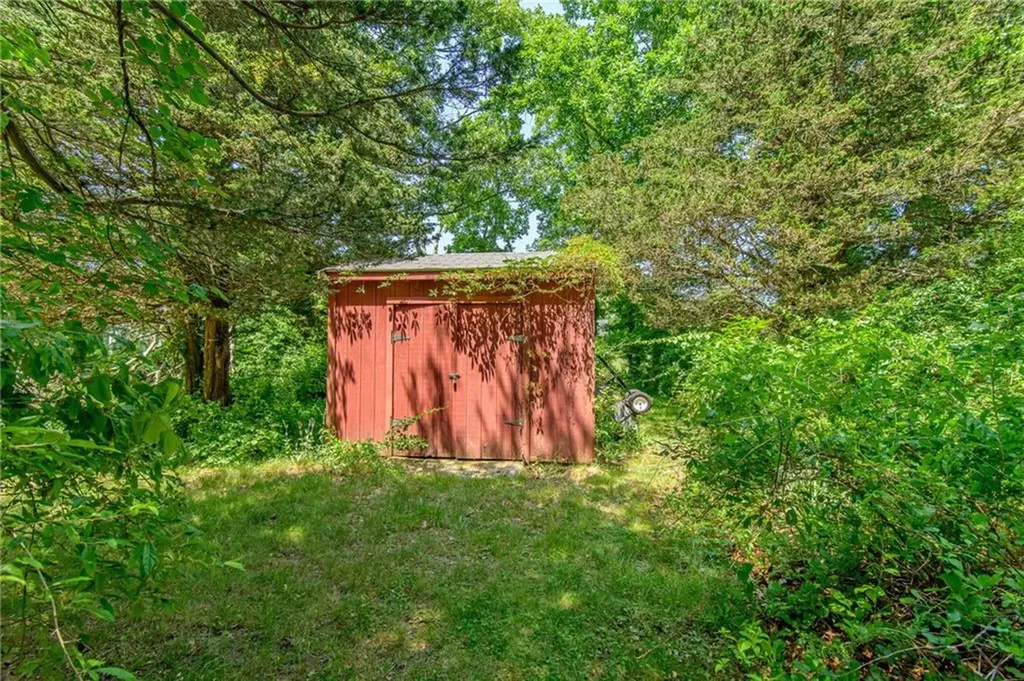 110 Leger Lane Tiverton RI 02878
