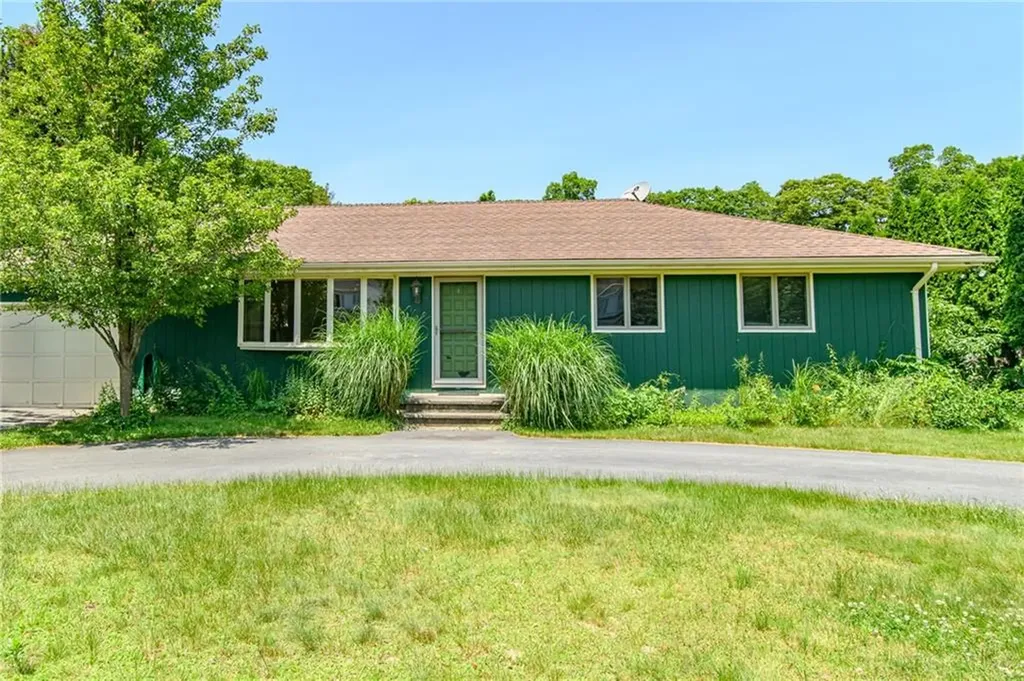 110 Leger Lane Tiverton RI 02878