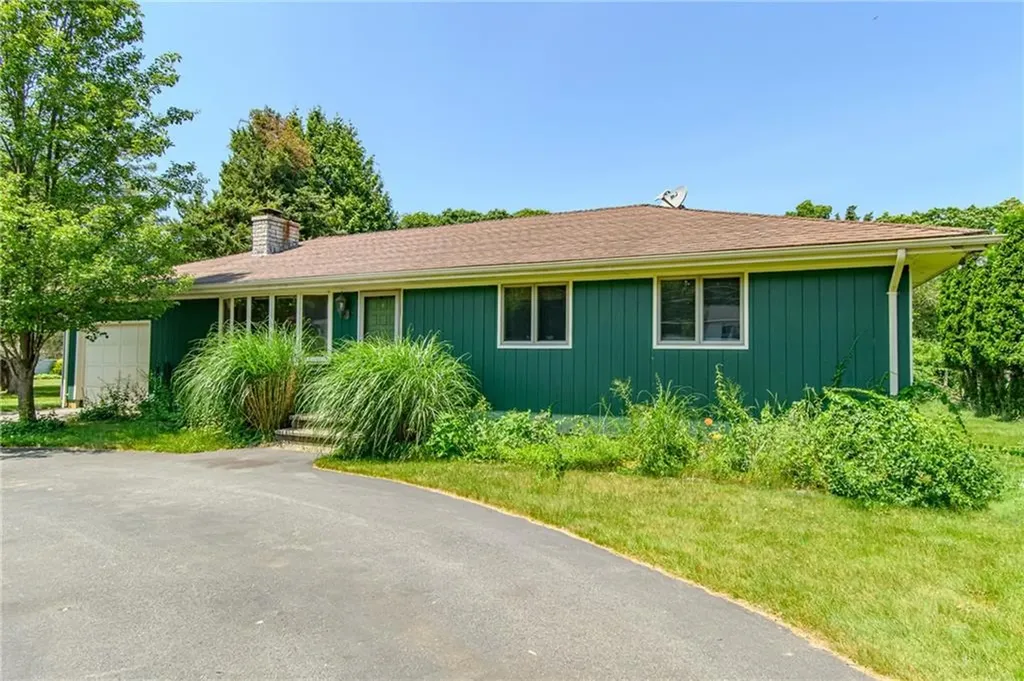 110 Leger Lane Tiverton RI 02878