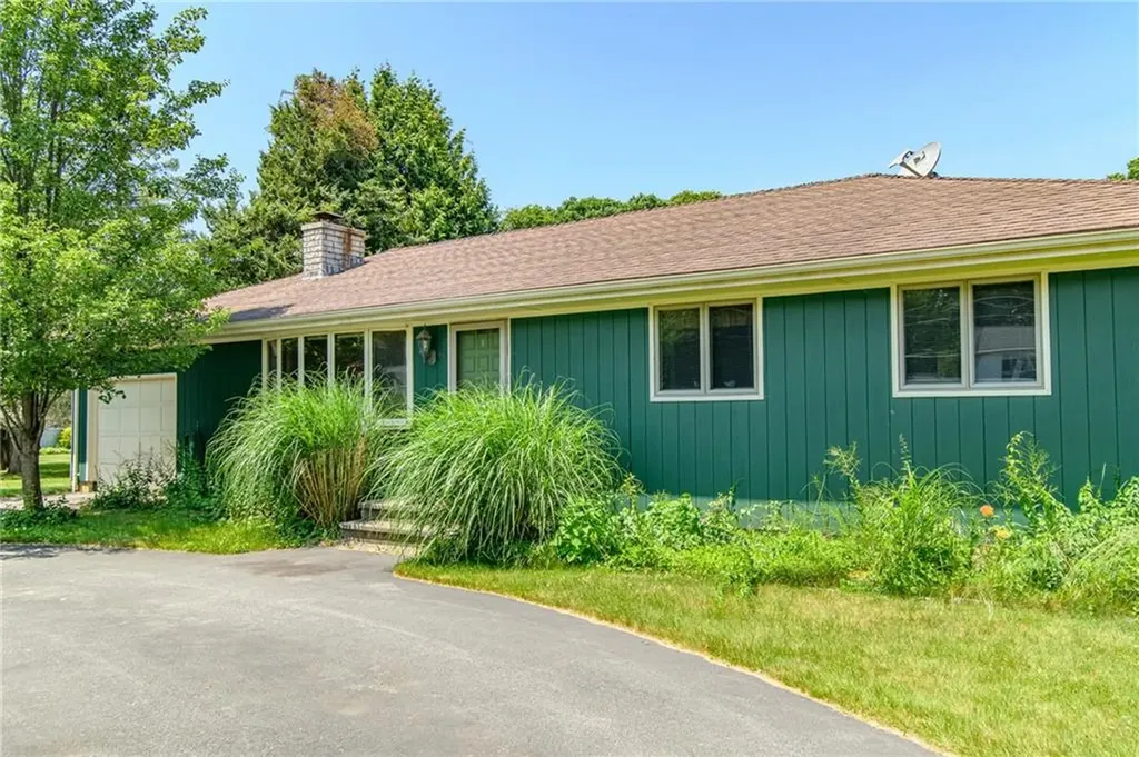 110 Leger Lane Tiverton RI 02878
