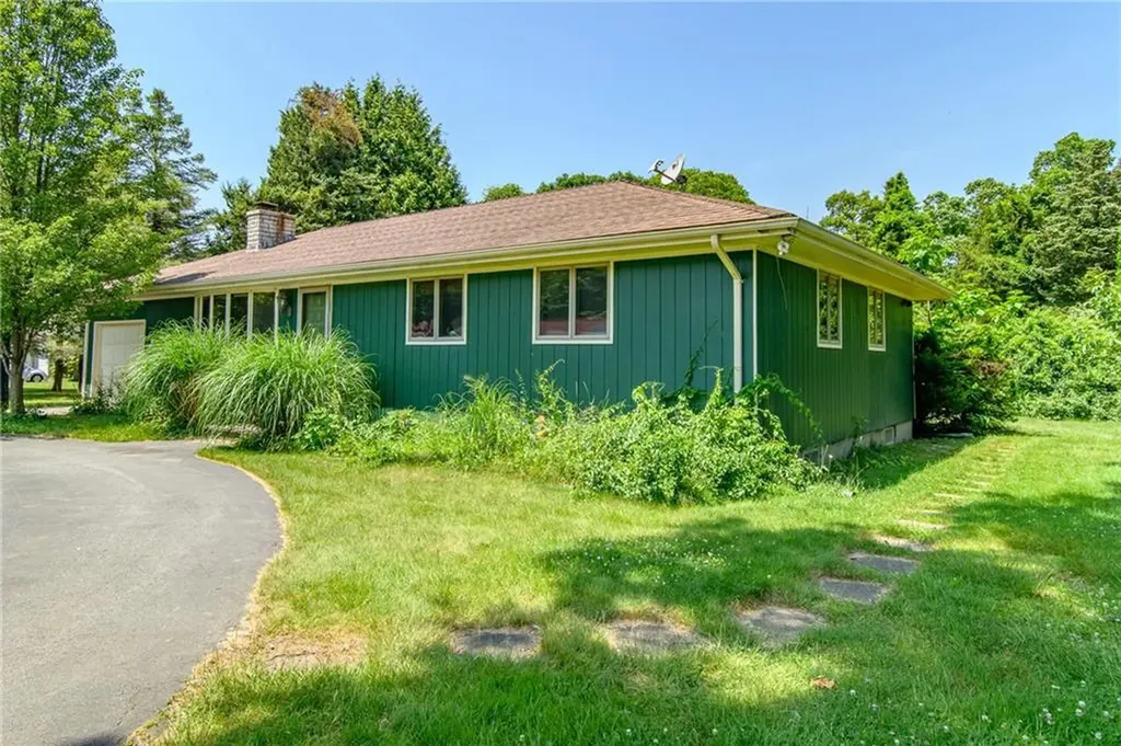 110 Leger Lane Tiverton RI 02878