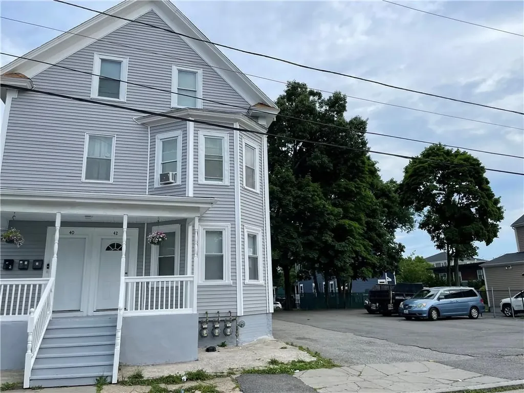 40 42 Norwich Avenue Providence RI 02905