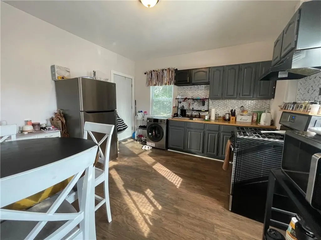40 42 Norwich Avenue Providence RI 02905