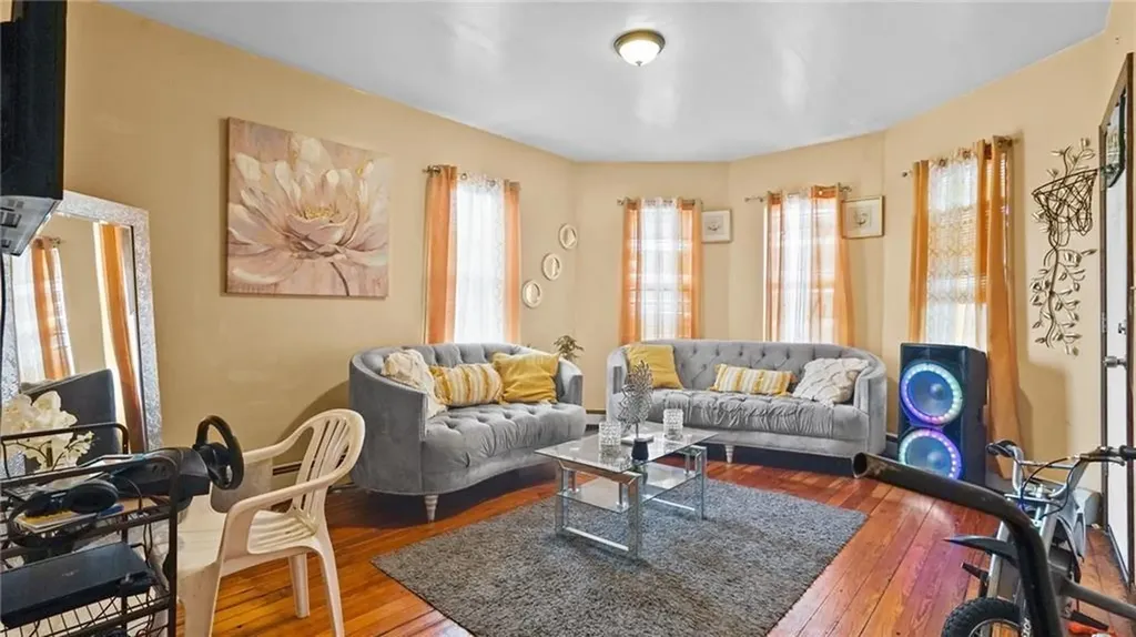 40 42 Norwich Avenue Providence RI 02905