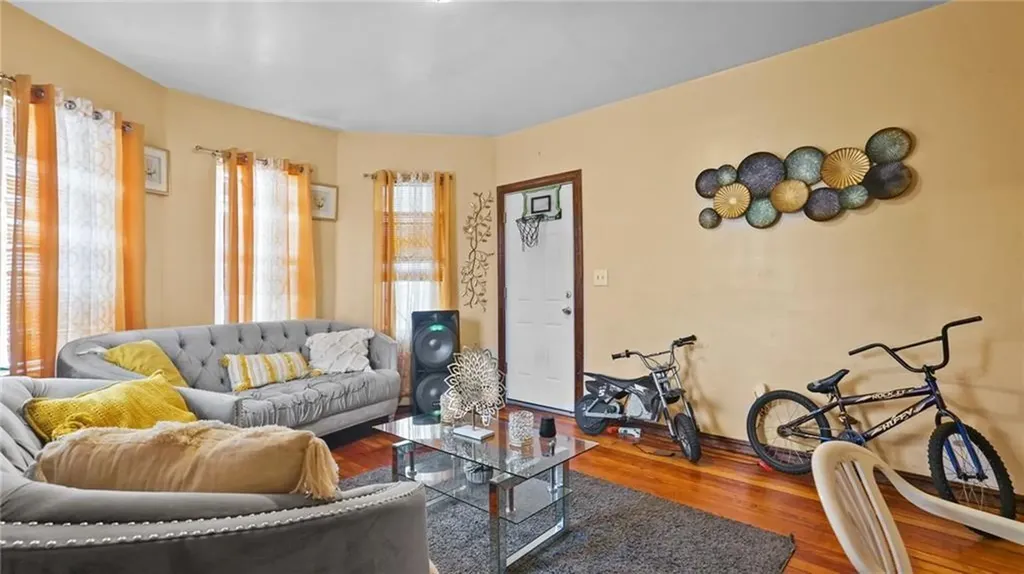 40 42 Norwich Avenue Providence RI 02905