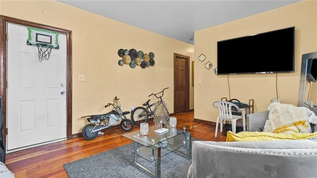 40 42 Norwich Avenue Providence RI 02905