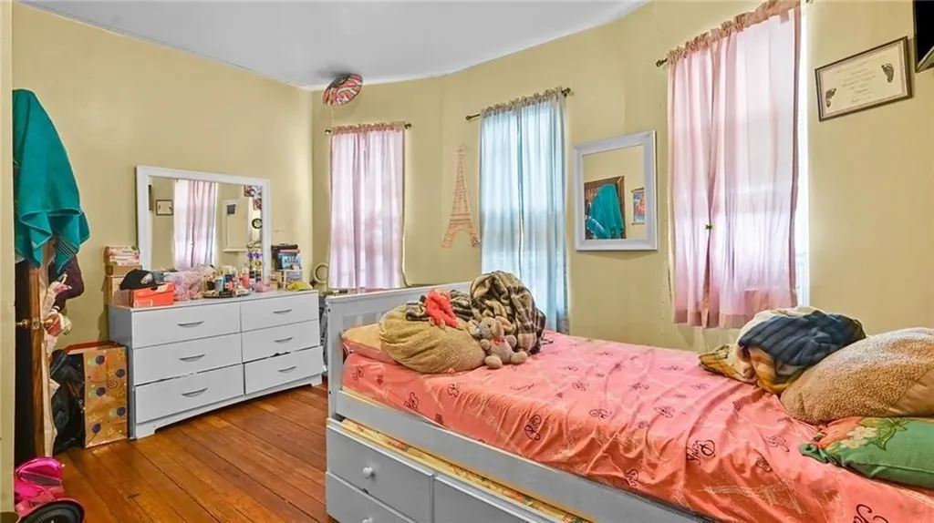 40 42 Norwich Avenue Providence RI 02905