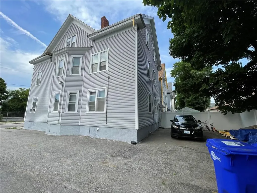 40 42 Norwich Avenue Providence RI 02905