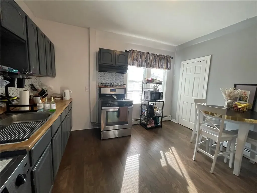 40 42 Norwich Avenue Providence RI 02905