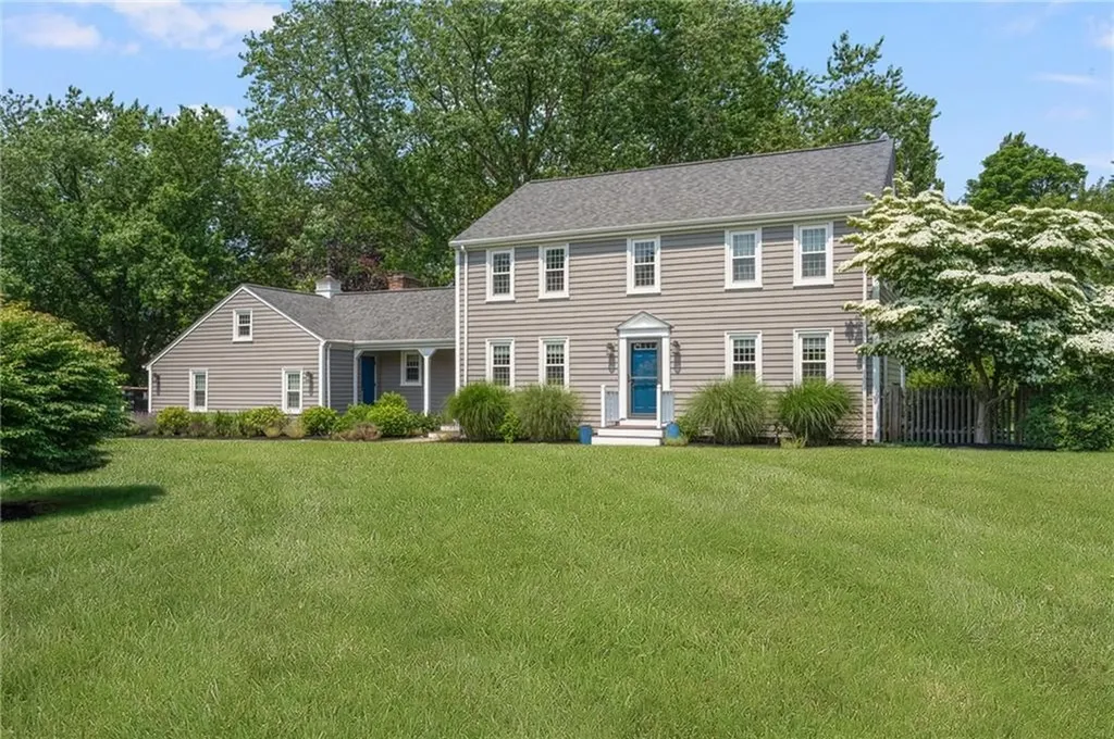 11 Peaceful Way Tiverton RI 02878