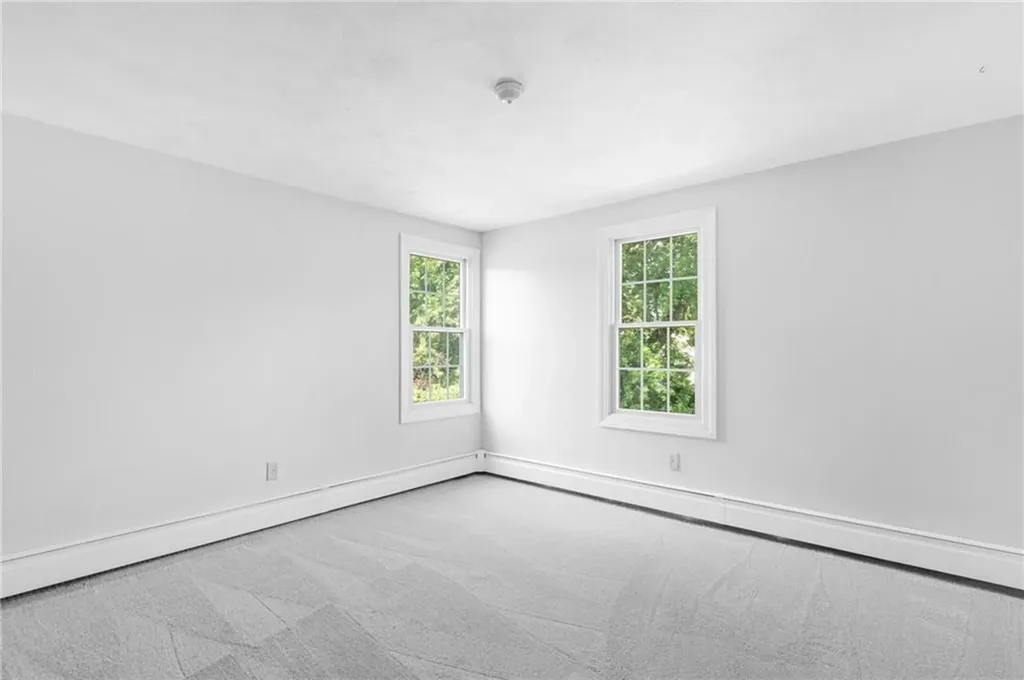 11 Peaceful Way Tiverton RI 02878