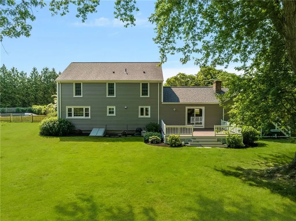 11 Peaceful Way Tiverton RI 02878