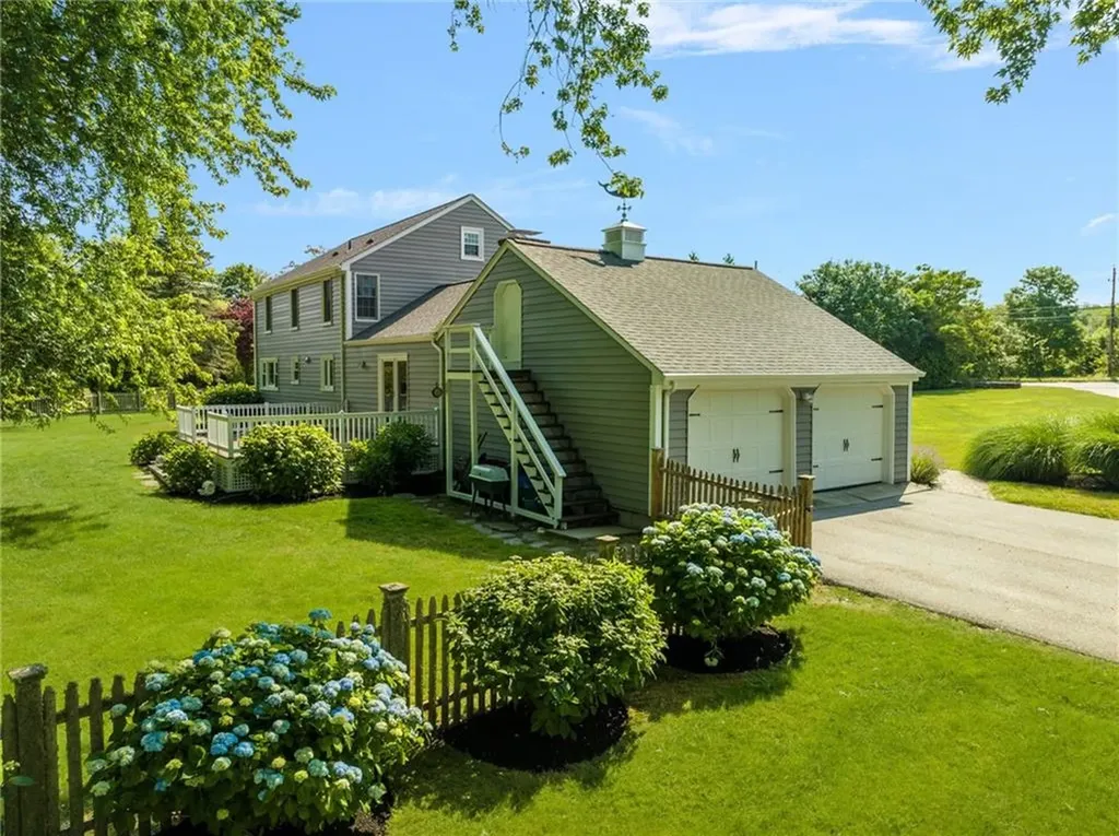 11 Peaceful Way Tiverton RI 02878