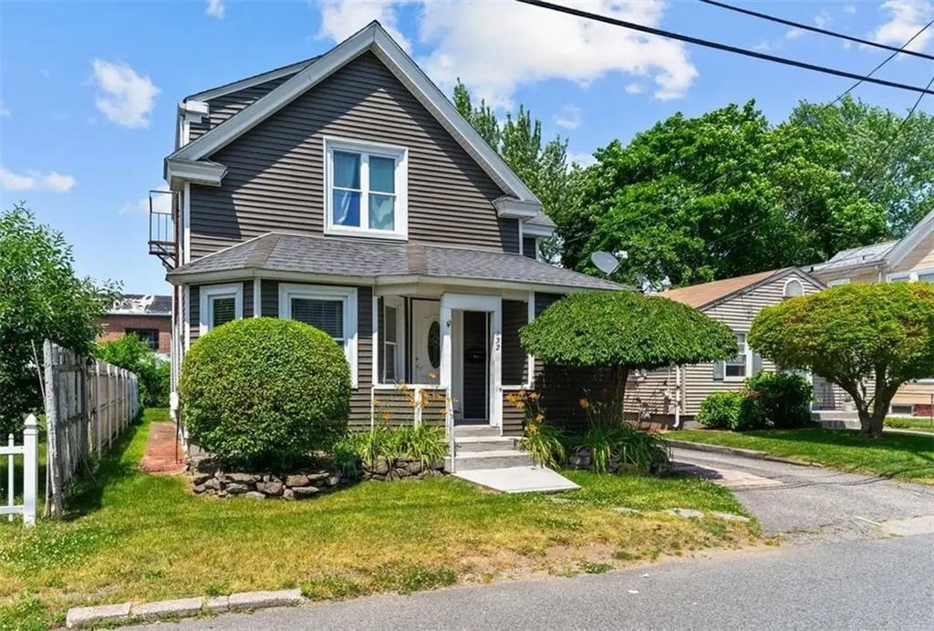 132 Columbine Avenue Pawtucket RI 02861