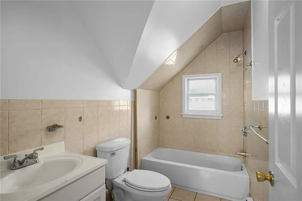 132 Columbine Avenue Pawtucket RI 02861