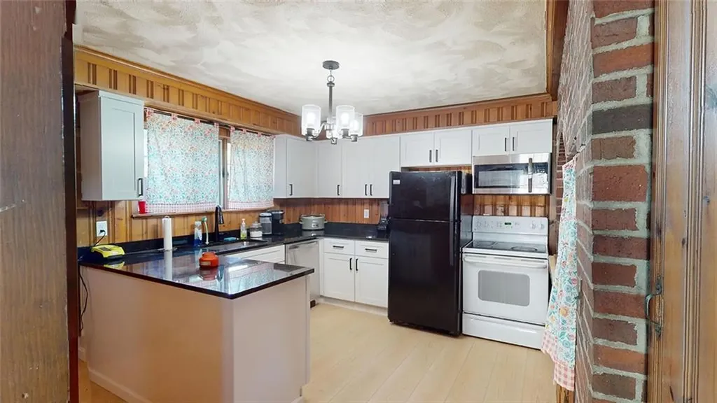 21 Avenue B Woonsocket RI 02895