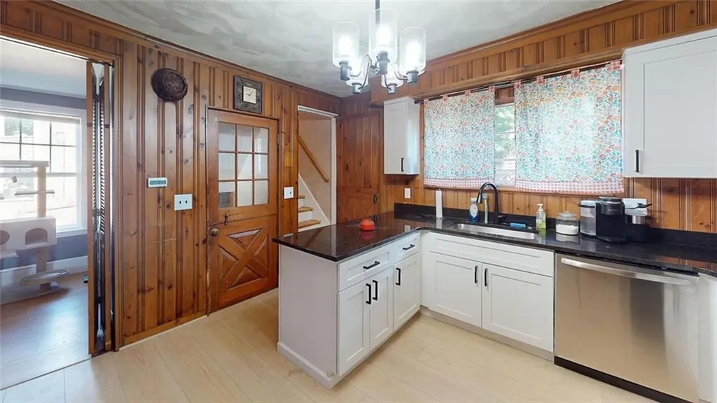 21 Avenue B Woonsocket RI 02895