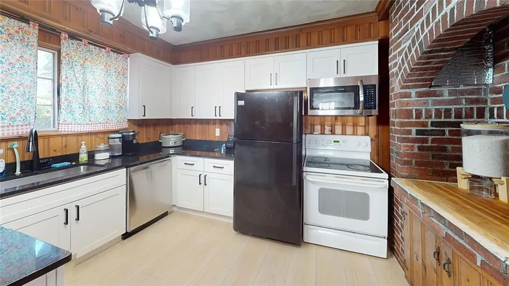 21 Avenue B Woonsocket RI 02895