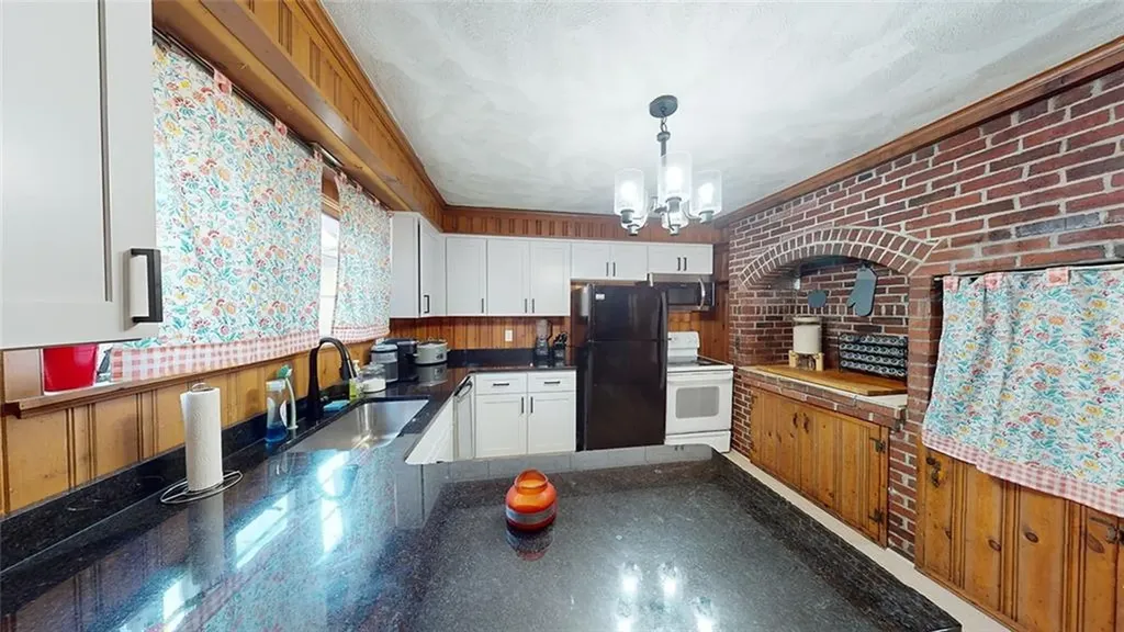 21 Avenue B Woonsocket RI 02895