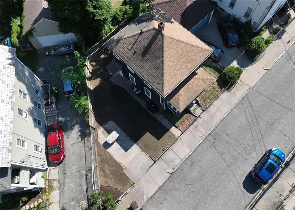 21 Avenue B Woonsocket RI 02895
