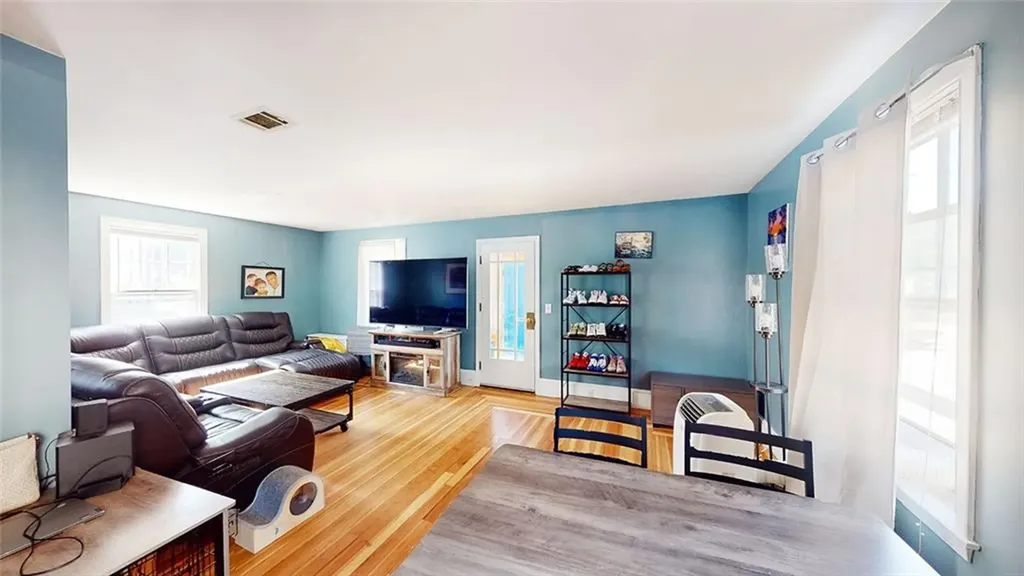 21 Avenue B Woonsocket RI 02895