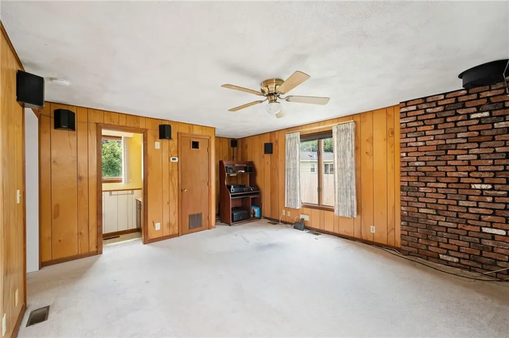 44 Julian Road Warwick RI 02889