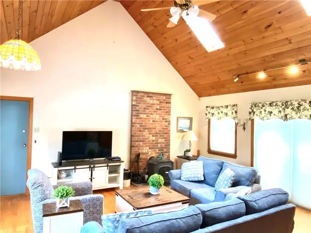 2 Sundale Way Charlestown RI 02813