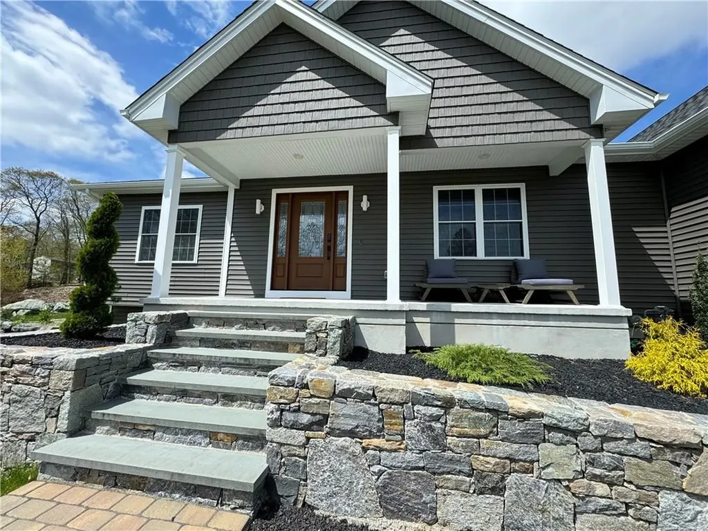 48 Abatecola Way Johnston RI 02919