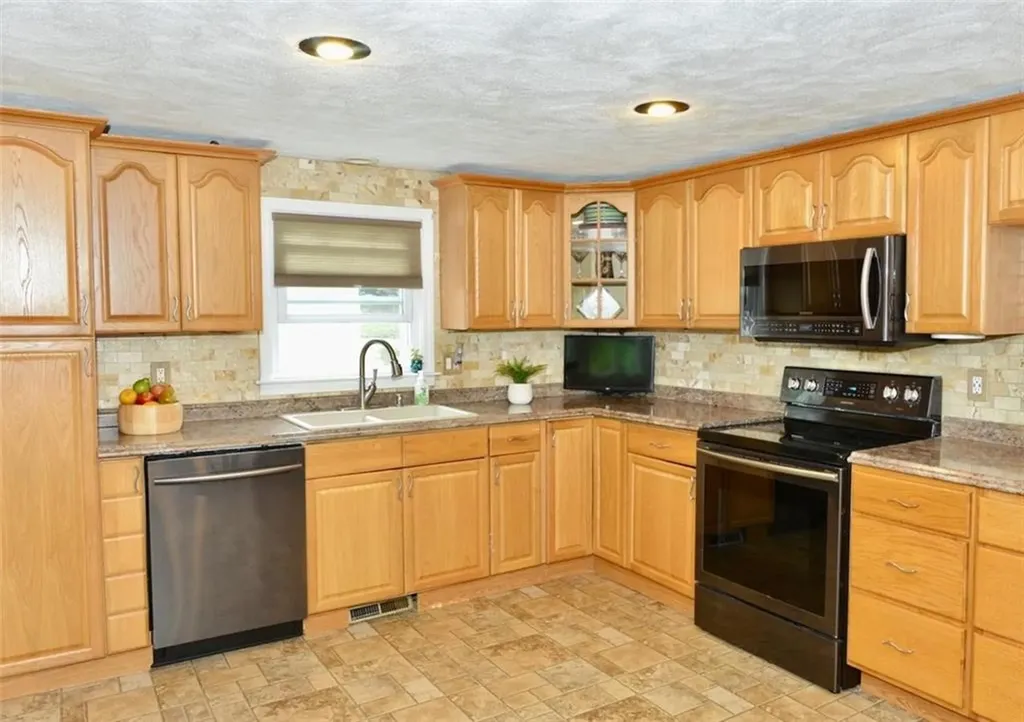 110 Deerfield Drive West Warwick RI 02893