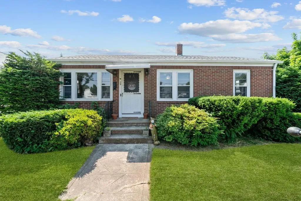 29 Peerless Street Cranston RI 02910