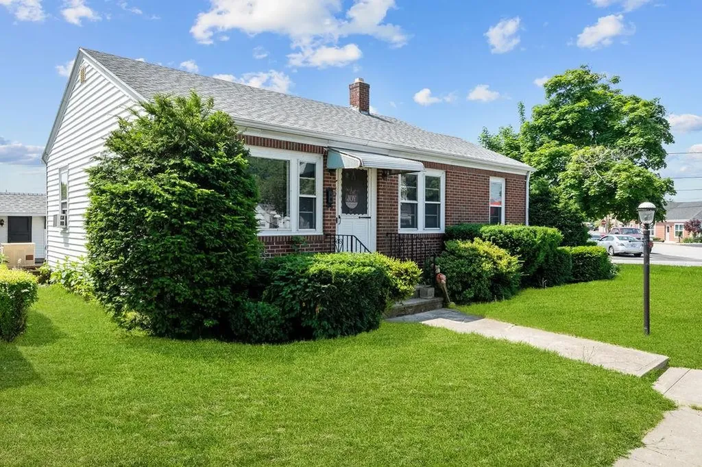29 Peerless Street Cranston RI 02910