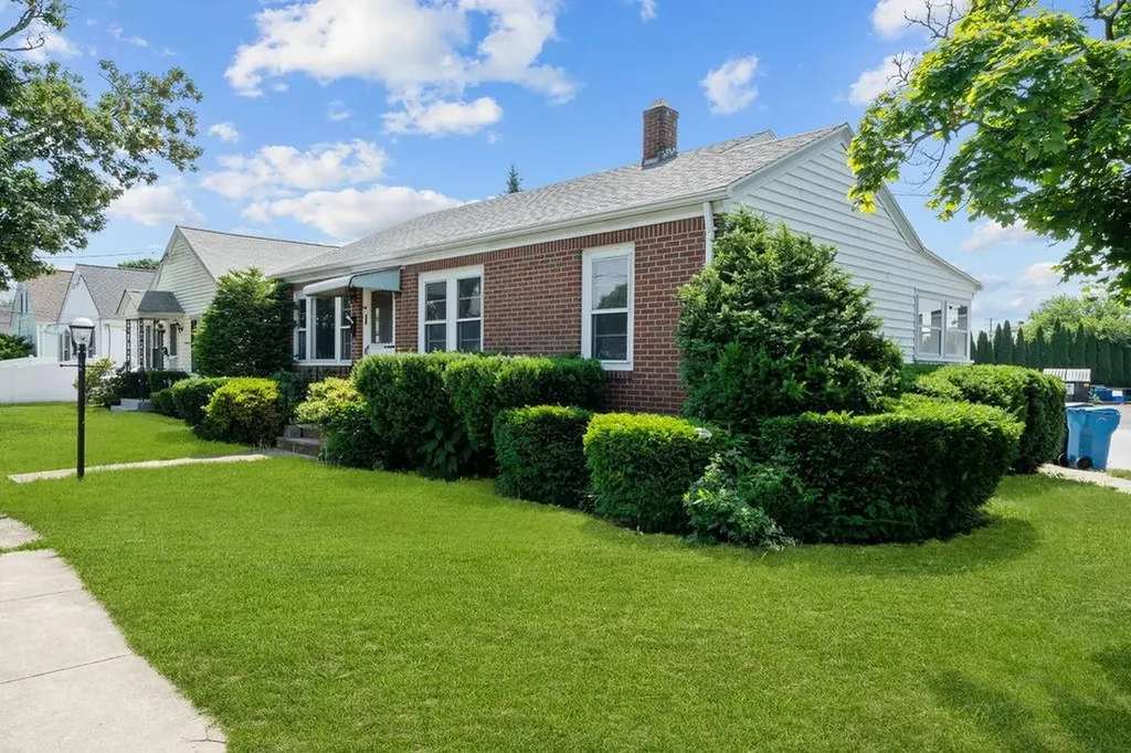 29 Peerless Street Cranston RI 02910