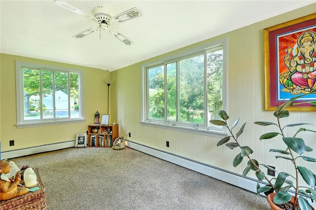 30 Anchorage Way Barrington RI 02806