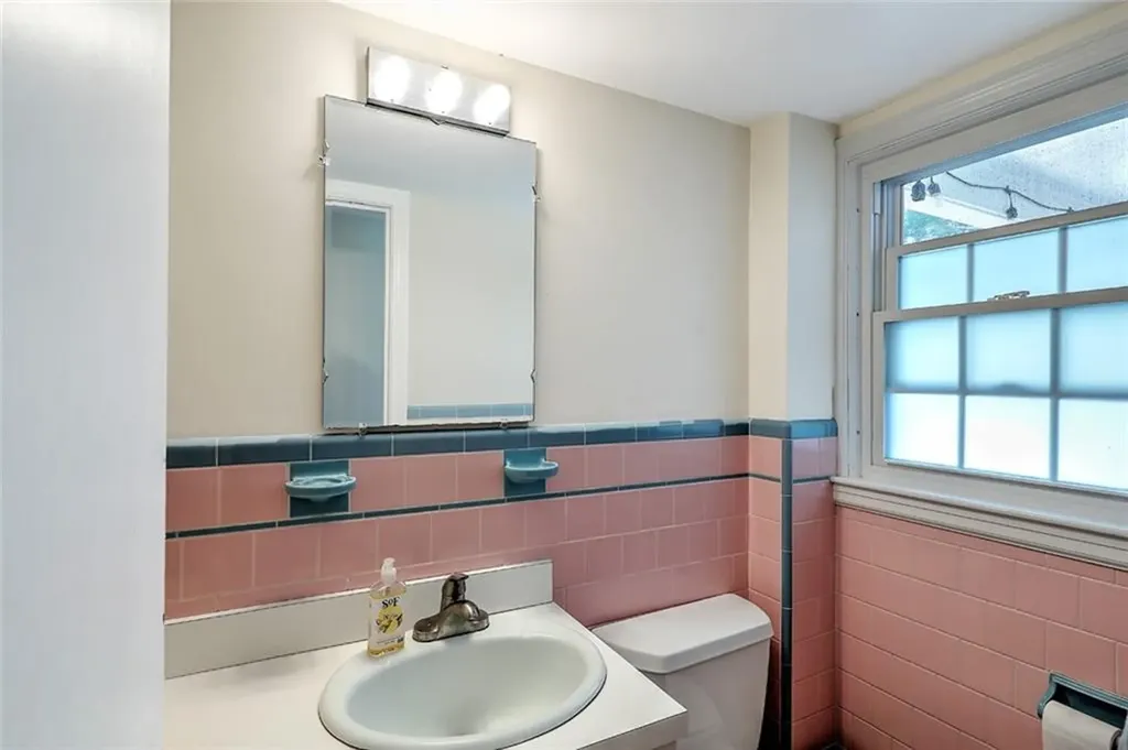 30 Anchorage Way Barrington RI 02806
