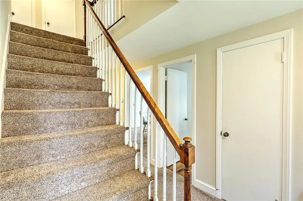 30 Anchorage Way Barrington RI 02806