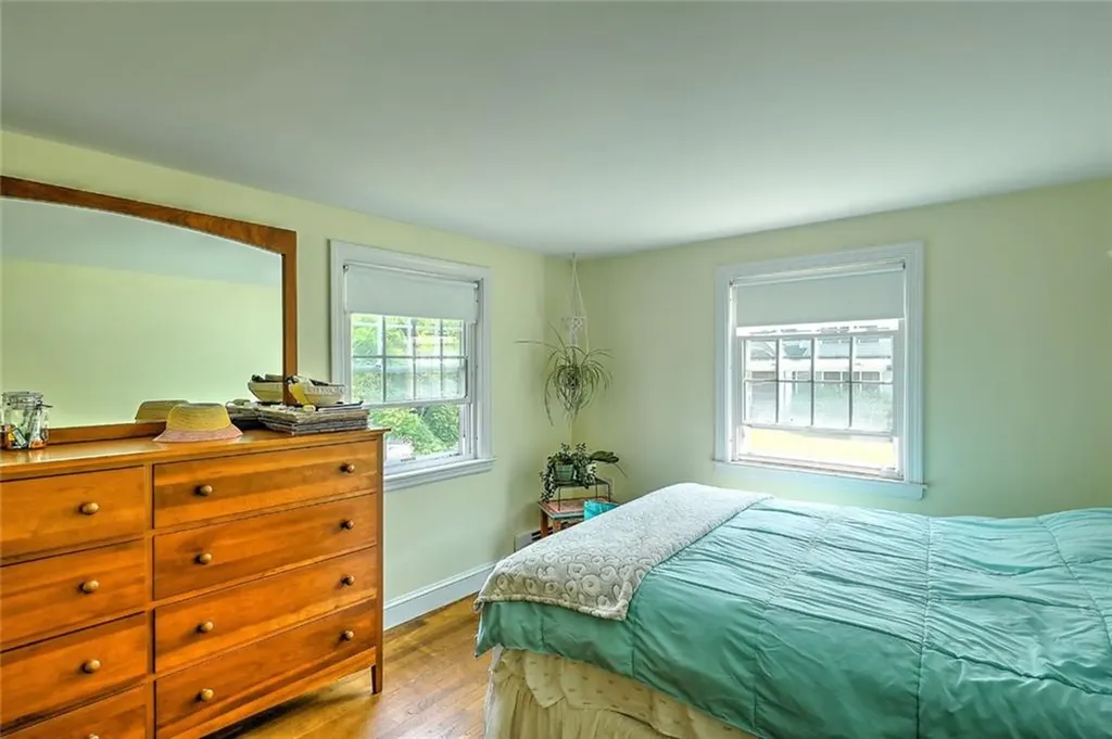 30 Anchorage Way Barrington RI 02806