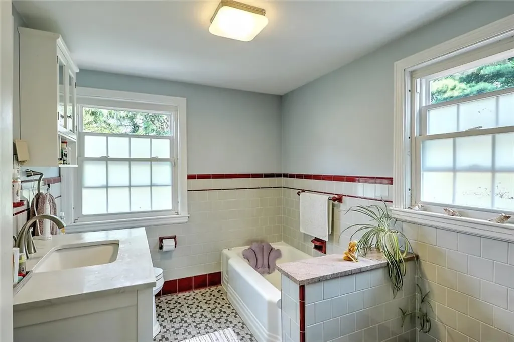30 Anchorage Way Barrington RI 02806