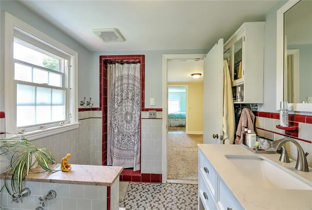 30 Anchorage Way Barrington RI 02806
