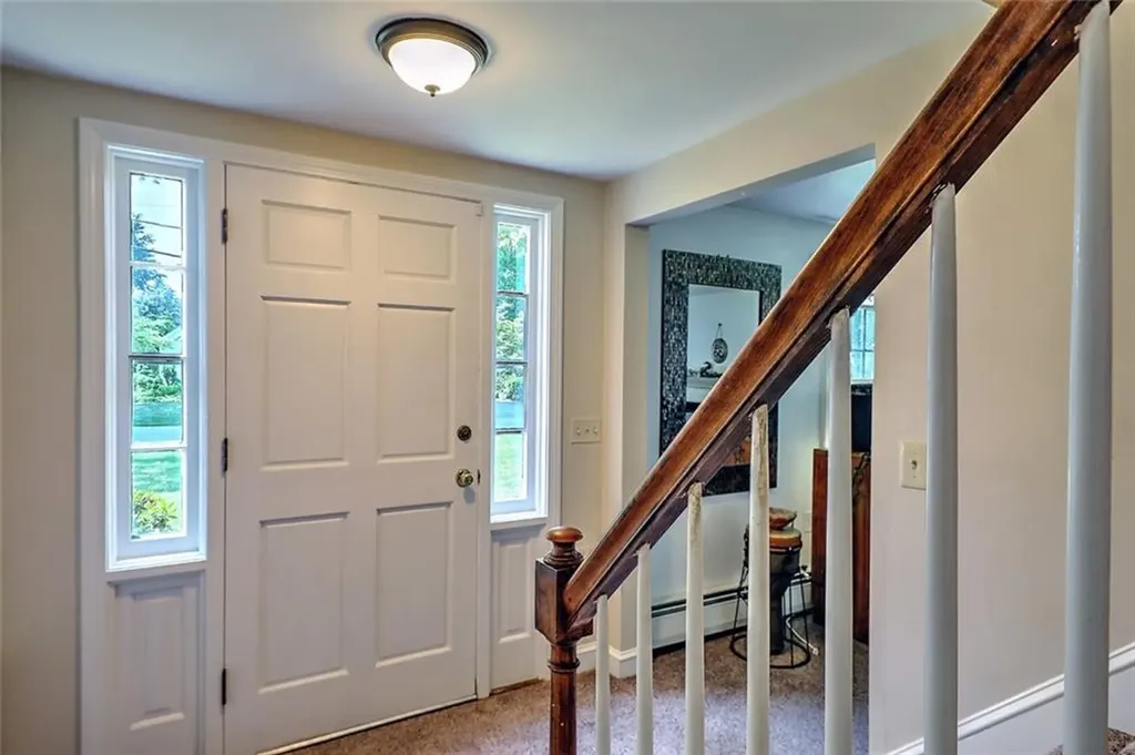 30 Anchorage Way Barrington RI 02806