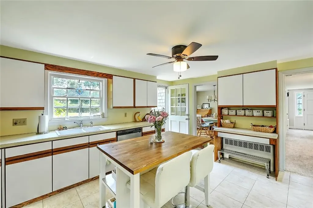 30 Anchorage Way Barrington RI 02806