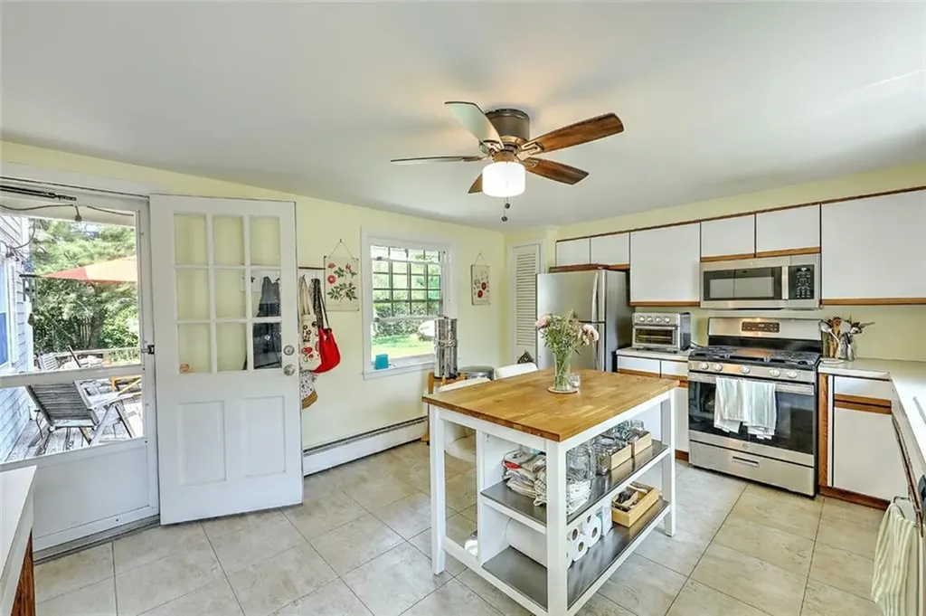 30 Anchorage Way Barrington RI 02806