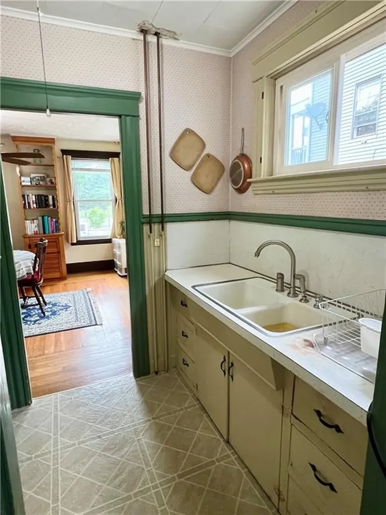 56 Asylum Street Woonsocket RI 02895